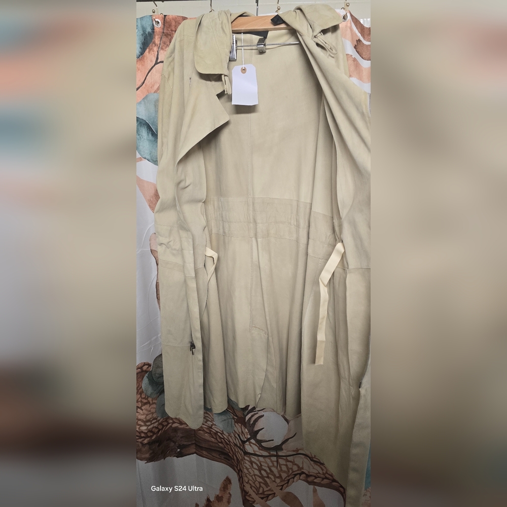 Beige Women's Trench Coat new without tags